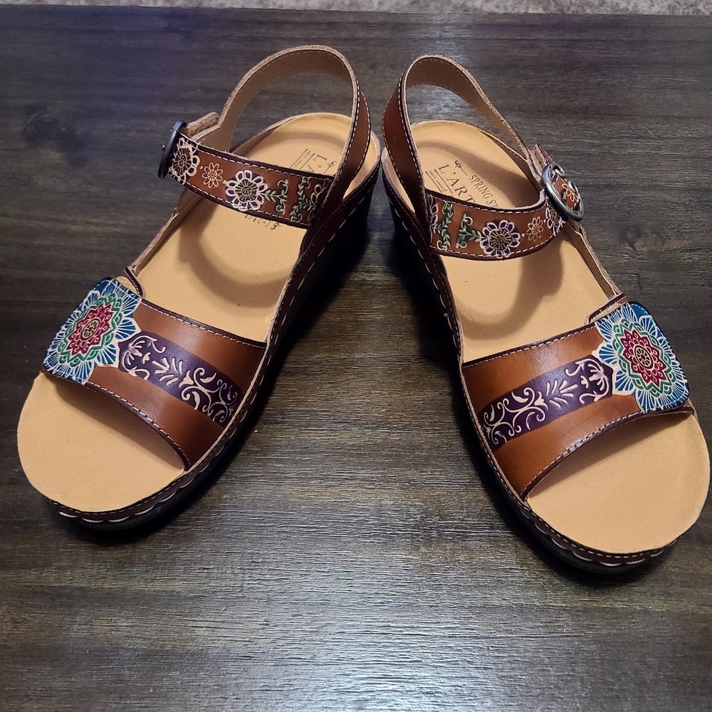 L'Artiste Spring Step Sandals Brown Floral Leather Wedge Roshni 38 Sz 7.5-8 - Picture 3 of 10